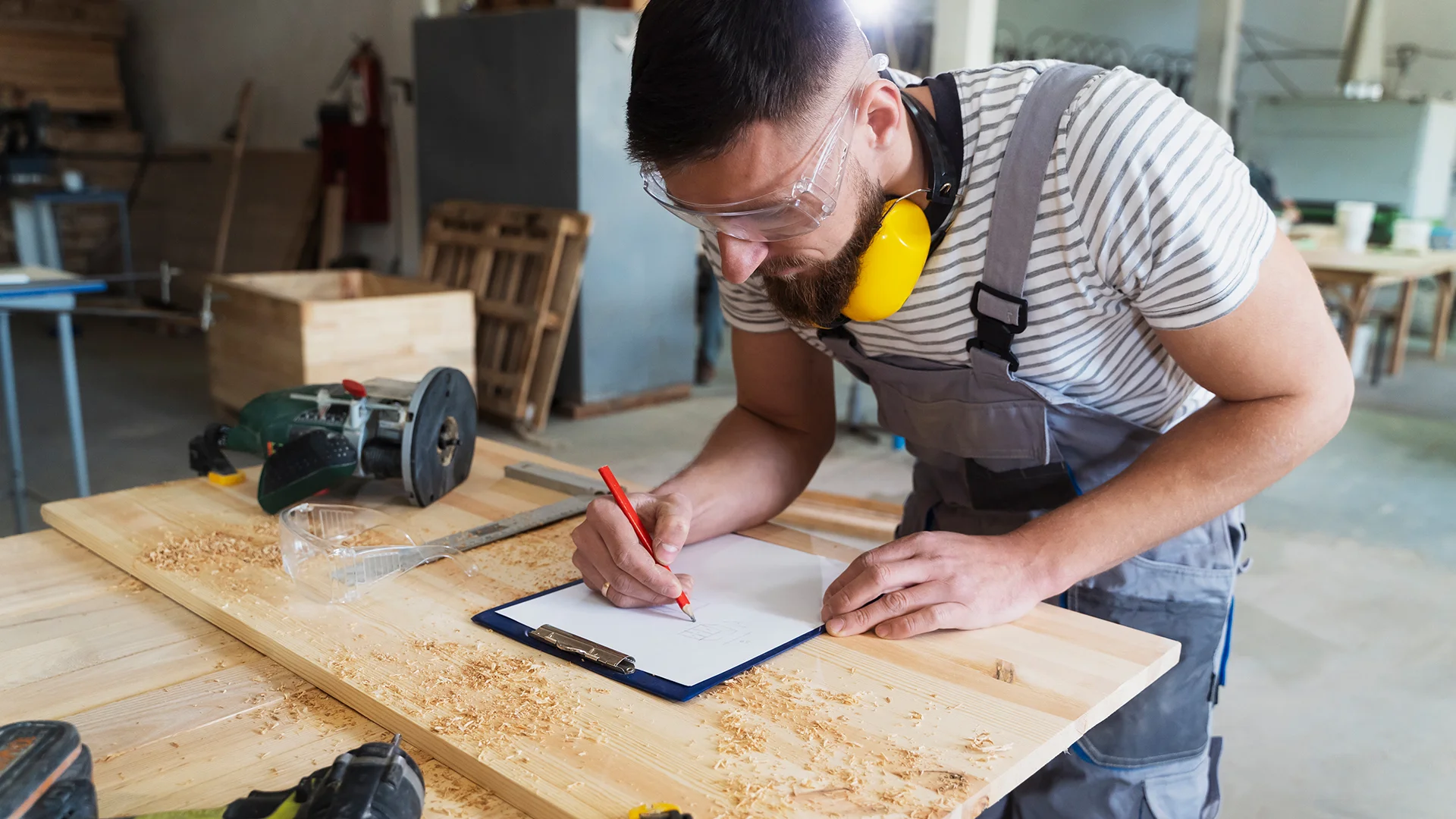 cutting mdf board