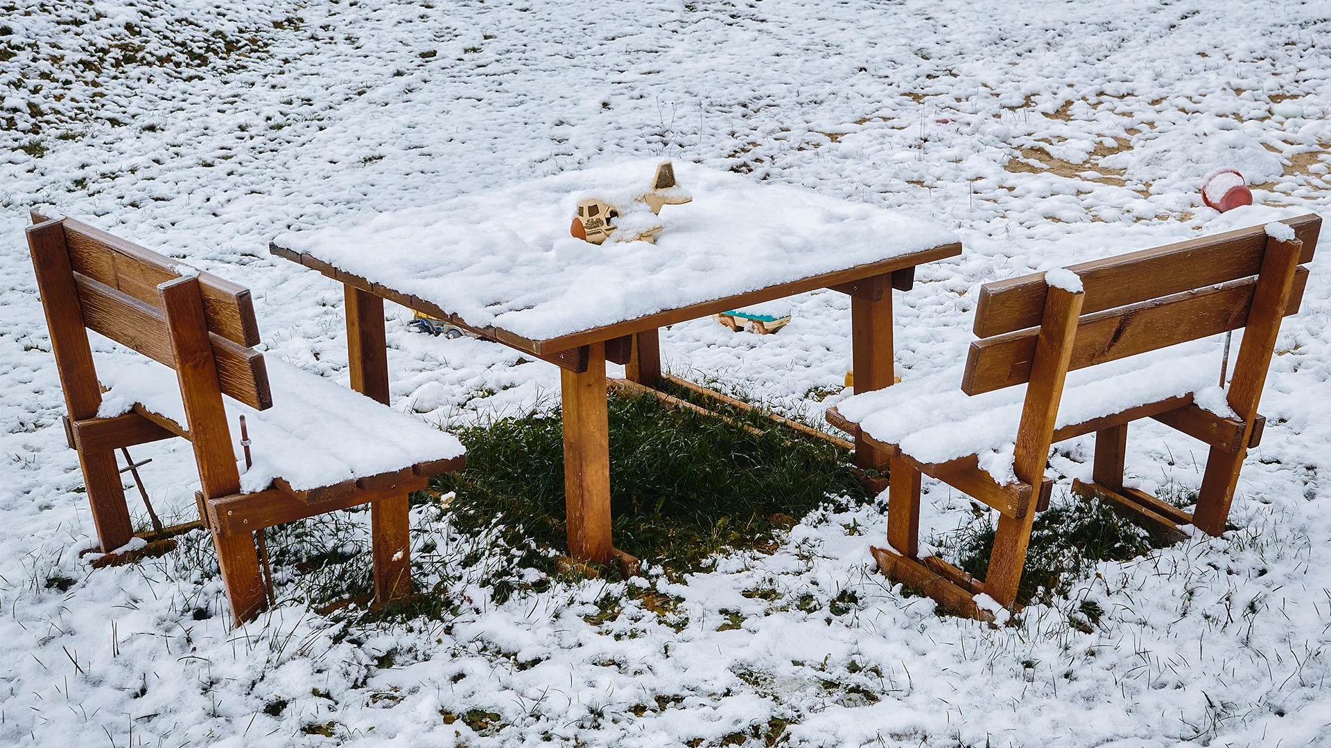 Featured image for “Understanding Wood – Does Wood Expand in Cold or Stay the Same?”
